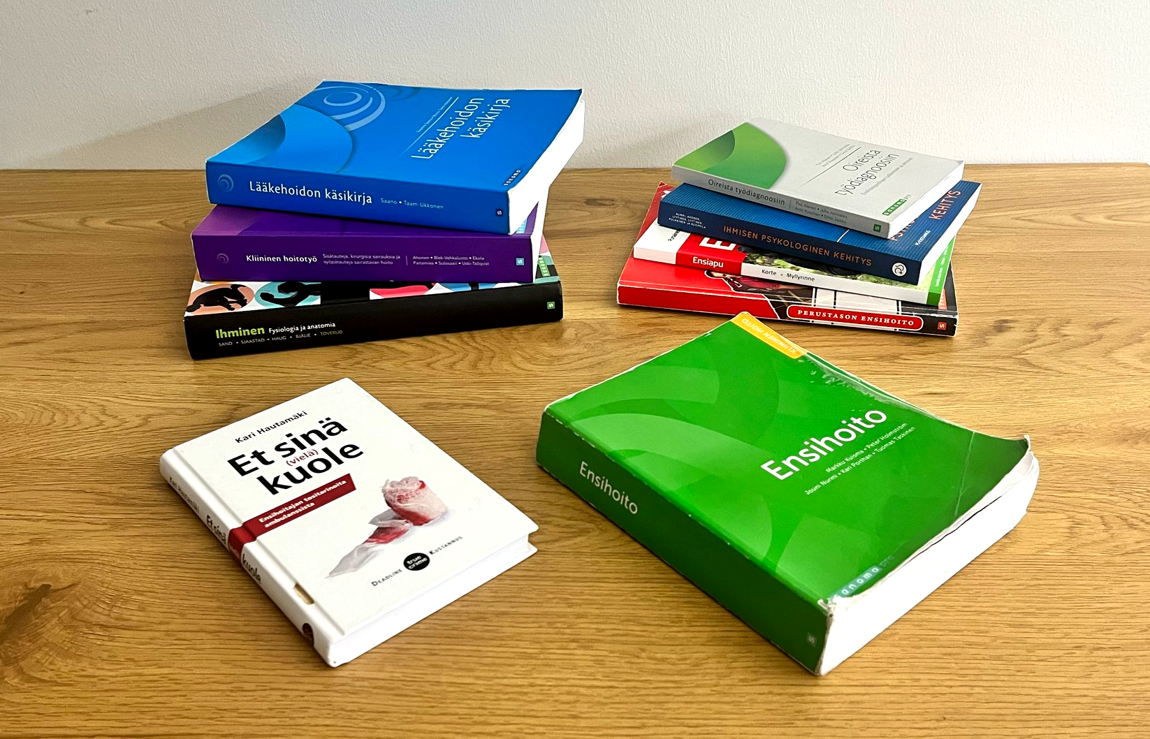 Ensihoidon kirjoja